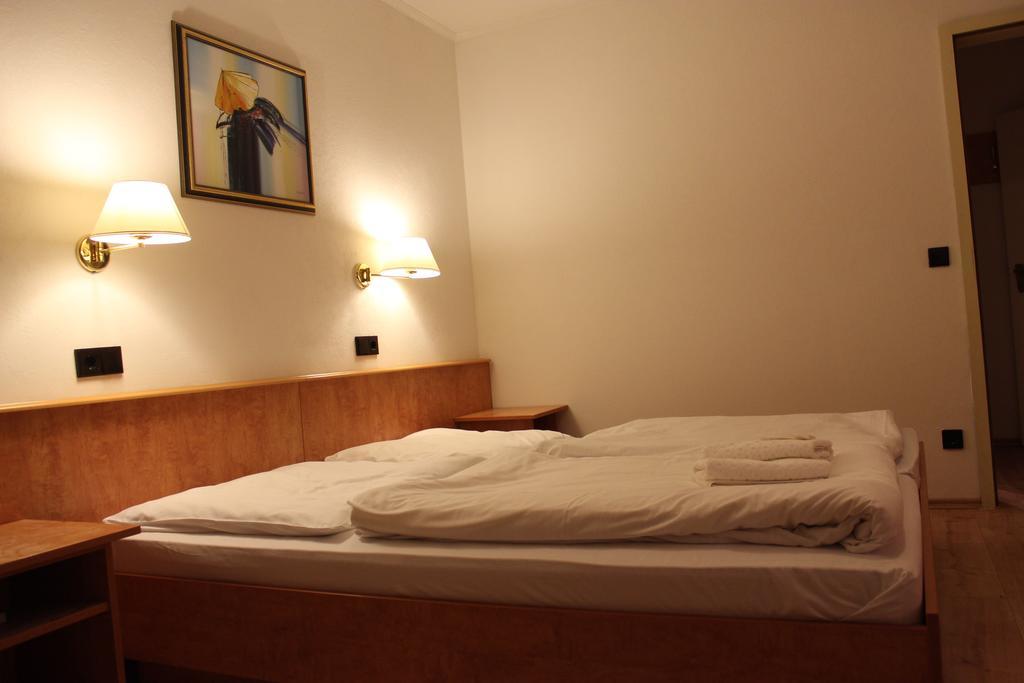 Hotel Gaya Бад Зоден ам Таунус Стая снимка